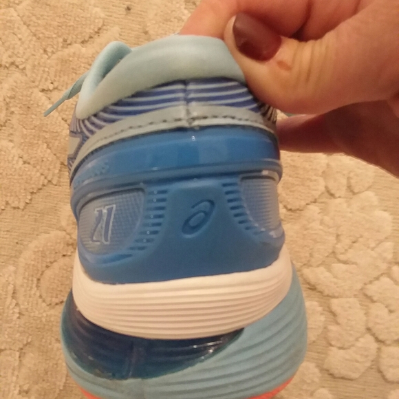 Womens Asics running shoes - Picture 4 of 6